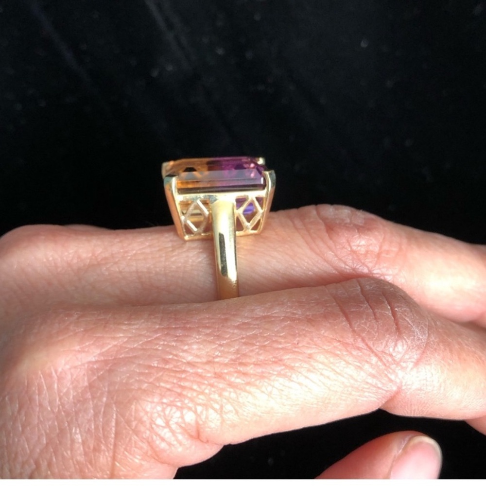 LRG emerald stone 14k was size 6 sized to 7 price tag removed to get sized.